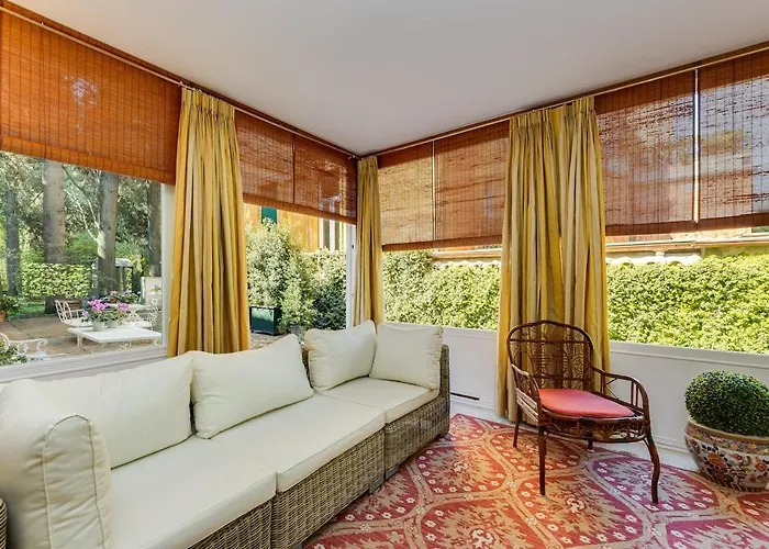 Borghese Flat In Luxury With Garden Apartment